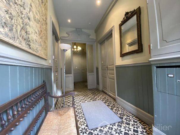 A louer APPARTEMENT T5 130 M2  CARCASSONNE