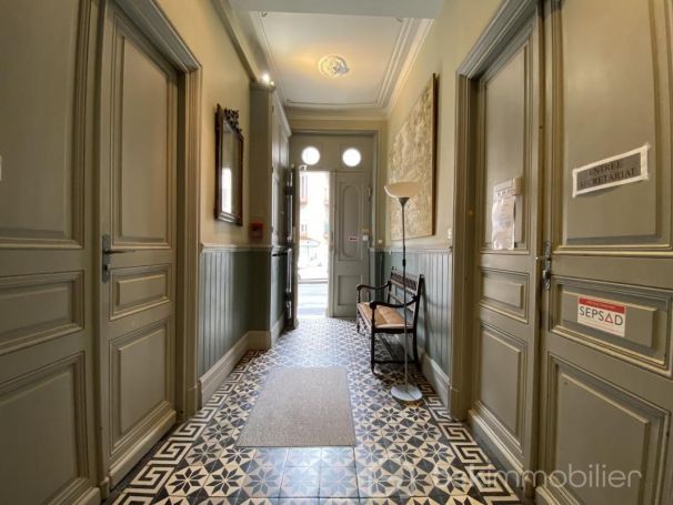 A louer APPARTEMENT T5 130 M2  CARCASSONNE