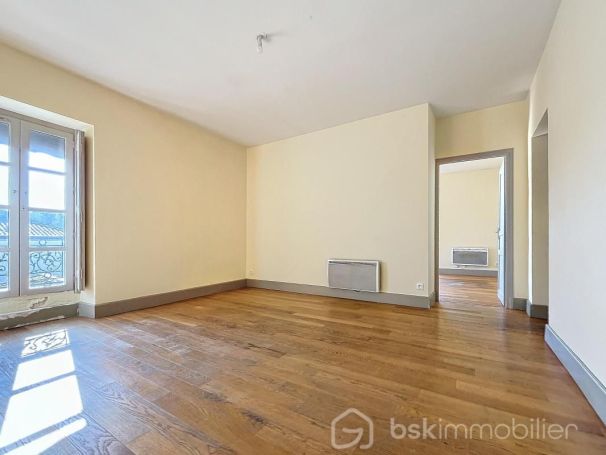 A louer APPARTEMENT T4 81 M2  NIMES