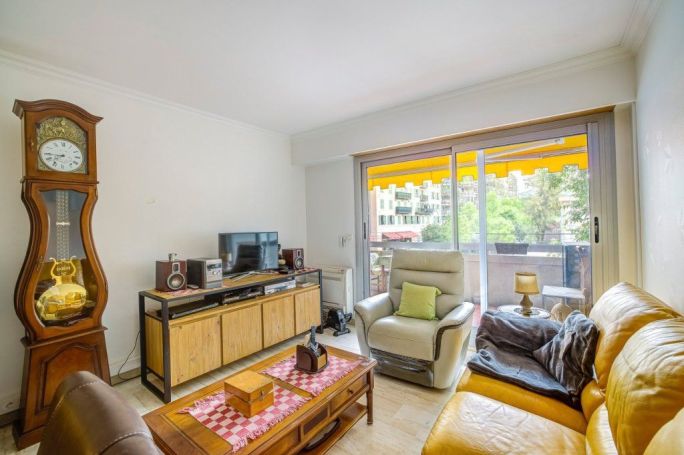 A louer APPARTEMENT DE PRESTIGE NEUF T3 72 M2 TERRASSE BORD DE MER NICE