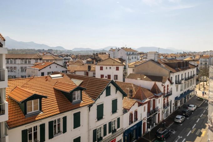A louer APPARTEMENT T4 105 M2 TERRASSE  SAINT JEAN DE LUZ