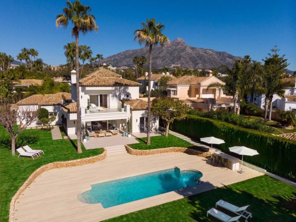 PENTHOUSE DE PRESTIGE T6 305 M2 PIEDS DANS L'EAU MARBELLA