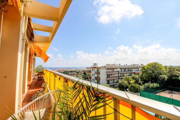 A louer APPARTEMENT T4 73 M2 TERRASSE VUE MER ANTIBES