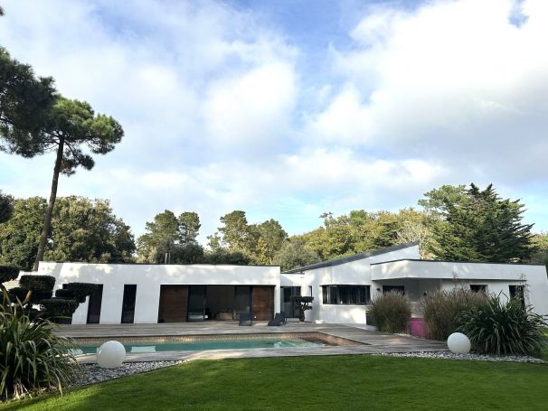 A vendre MAISON  6 PIECES 233 M2 BORD DE MER SAINT HILAIRE DE RIEZ