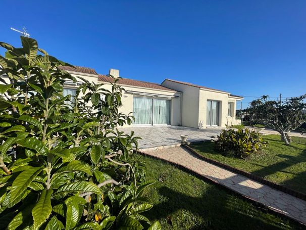 A vendre MAISON  5 PIECES 163 M2 BORD DE MER SAINT VINCENT SUR JARD