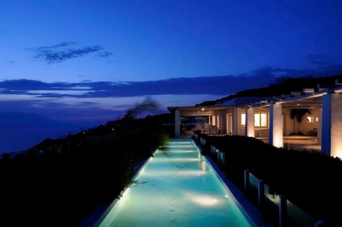 A louer MAISON  1 500 M2 BORD DE MER THIRA