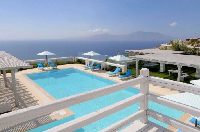 A louer MAISON  1 500 M2 BORD DE MER THIRA