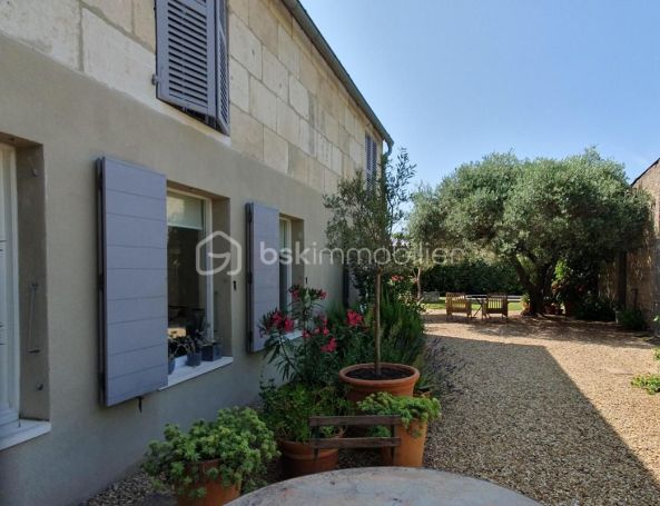 A vendre SUPERBE MAS 260Â² AU CALME AVEC SA PISCINE ET SON JARDIN PAYSAGER  Maussane Les Alpilles
