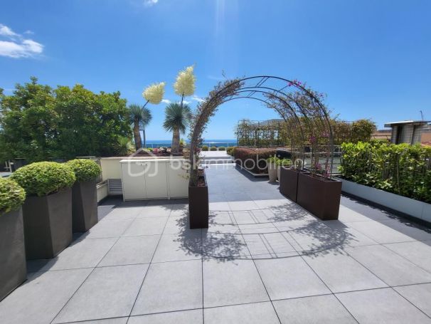 A louer PENTHOUSE DE PRESTIGE T7 344 M2 TERRASSE BORD DE MER ROQUEBRUNE CAP MARTIN