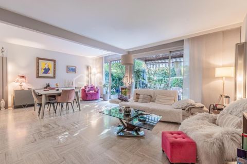 A louer APPARTEMENT DE PRESTIGE T3 101 M2 BORD DE MER TOULON