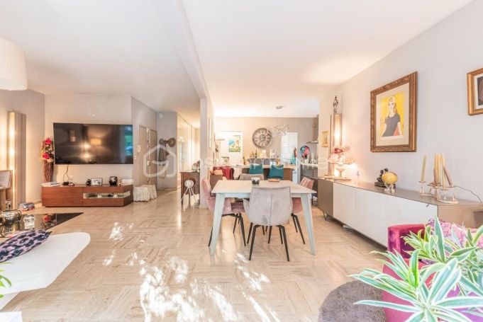 A louer APPARTEMENT DE PRESTIGE T3 101 M2 BORD DE MER TOULON