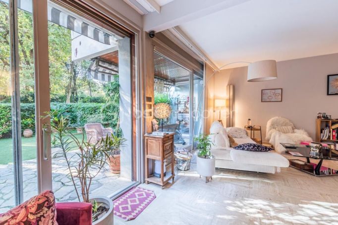 A louer APPARTEMENT DE PRESTIGE T3 101 M2 BORD DE MER TOULON