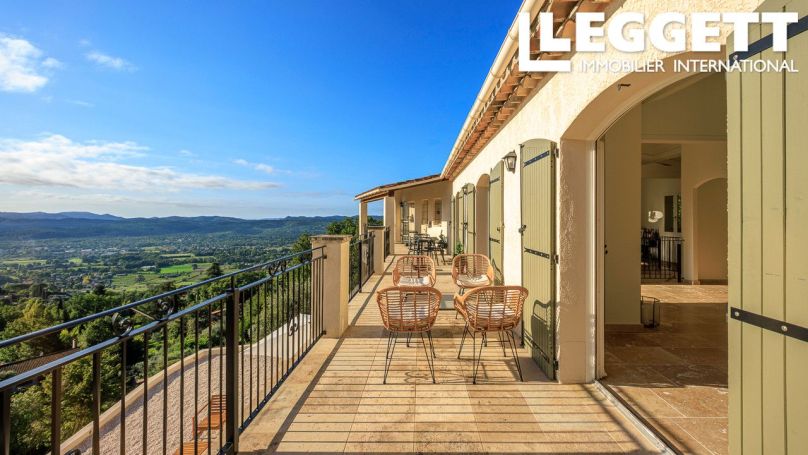 A louer MAISON  7 PIECES 200 M2  CALLIAN