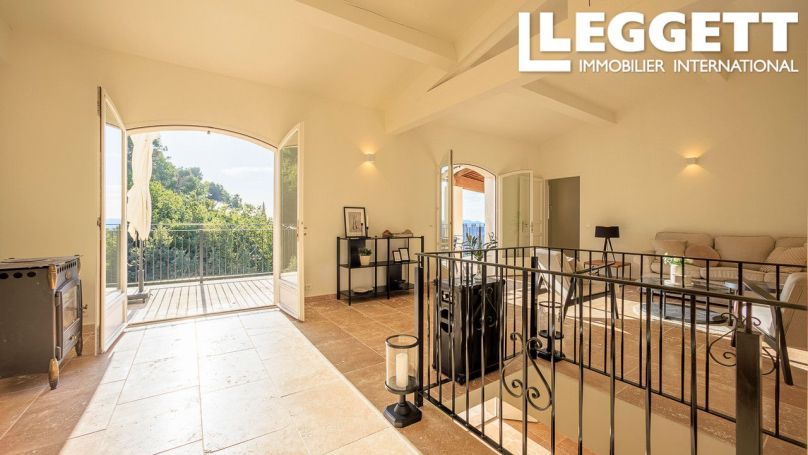 A louer MAISON  7 PIECES 200 M2  CALLIAN