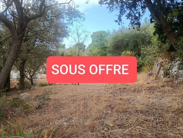 A vendre Terrain CONSTRUCTIBLE 507 M² LA CADIERE D'AZUR