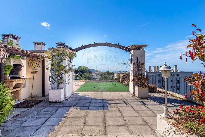 A louer APPARTEMENT DE PRESTIGE T4 144 M2 TERRASSE BORD DE MER NICE