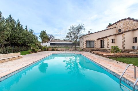 A louer MAISON  DE MAîTRE  VALBONNE