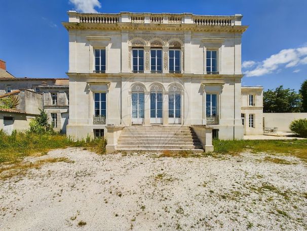 A louer MAISON  DE MAîTRE  TONNAY CHARENTE