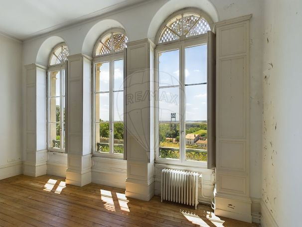 A louer MAISON  DE MAîTRE  TONNAY CHARENTE