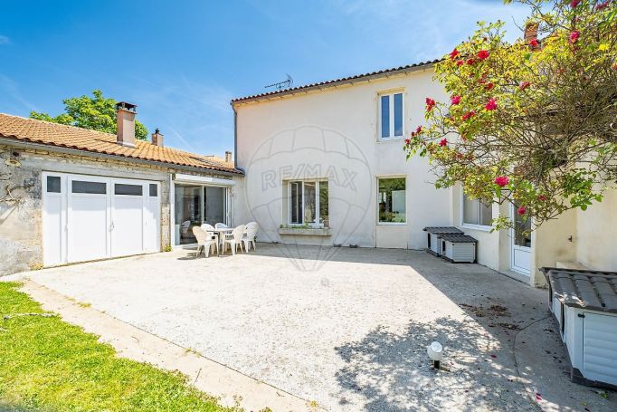A louer MAISON  6 PIECES 179 M2  AIGREFEUILLE D AUNIS