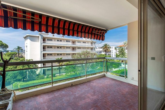 A louer APPARTEMENT DE PRESTIGE T4 95 M2 TERRASSE BORD DE MER NICE