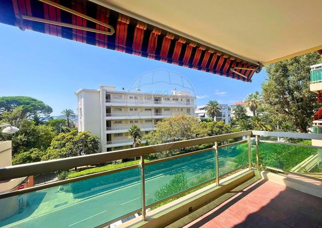 A louer APPARTEMENT DE PRESTIGE T4 95 M2 TERRASSE BORD DE MER NICE