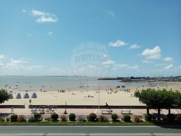 A louer APPARTEMENT T3 59 M2 TERRASSE PIEDS DANS L'EAU ROYAN