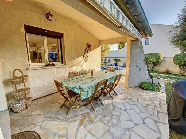 A louer MAISON  6 PIECES 147 M2 BORD DE MER LATTES