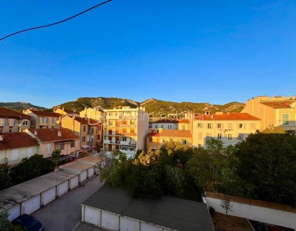 A louer APPARTEMENT T3 75 M2 BORD DE MER TOULON