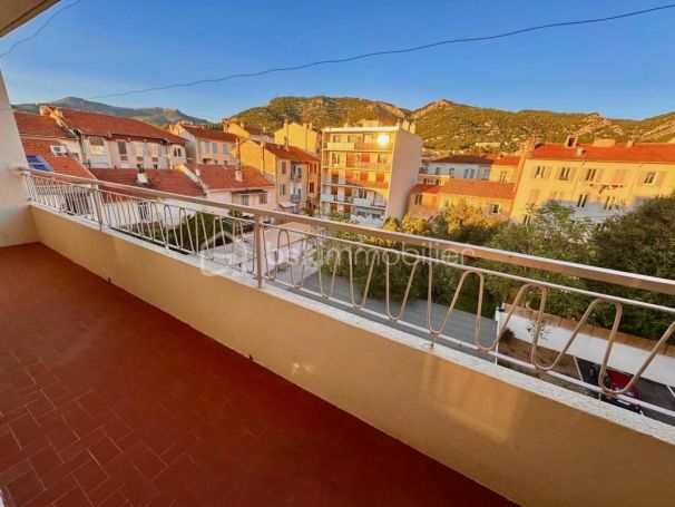 A louer APPARTEMENT T3 75 M2 BORD DE MER TOULON