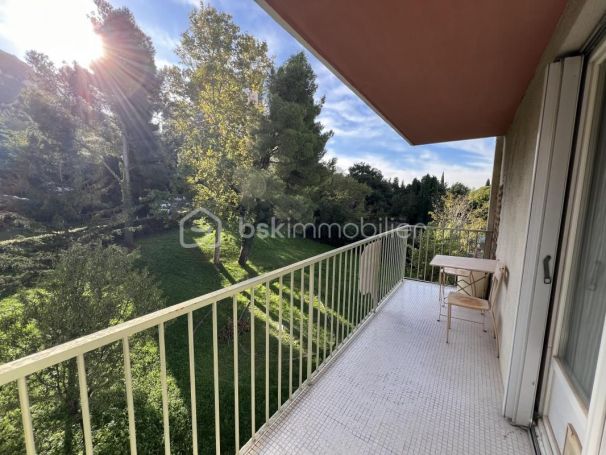 A vendre APPARTEMENT T6 112 M2 BORD DE MER MARSEILLE