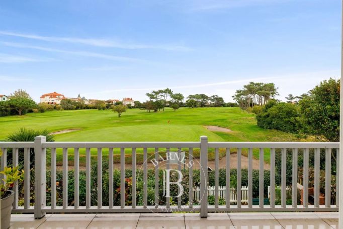A vendre MAGNIFIQUE MAISON ANNEES 60 400 M² RENOVEE BIARRITZ