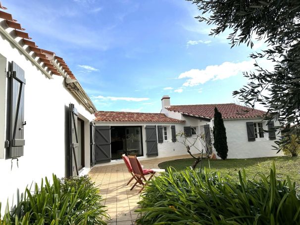 A vendre LONGèRE  7 PIECES 180 M2 BORD DE MER LE FENOUILLER