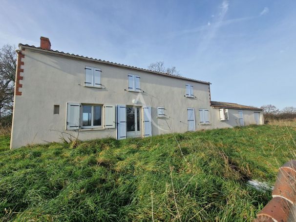 A vendre LONGèRE  6 PIECES 114 M2 BORD DE MER TALMONT SAINT HILAIRE