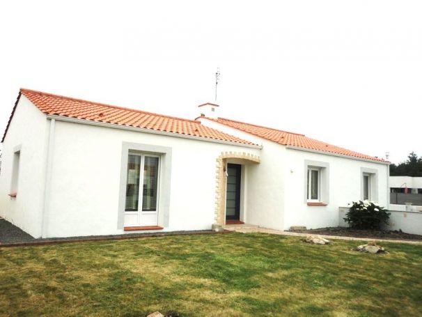 A vendre MAISON  4 PIECES 105 M2  SAINT URBAIN
