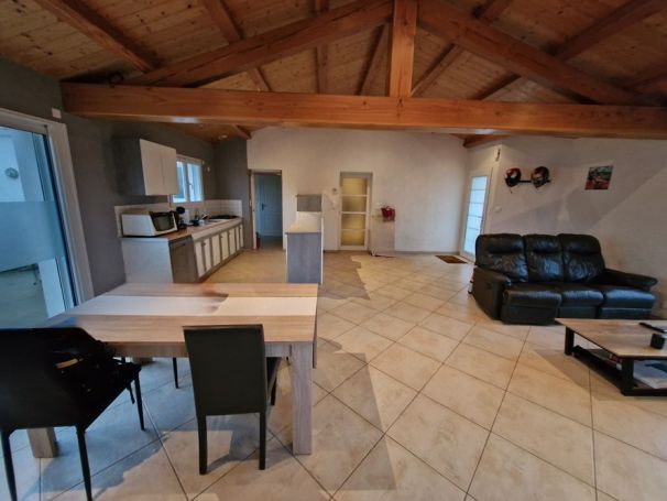 A vendre MAISON  4 PIECES 105 M2  SAINT URBAIN
