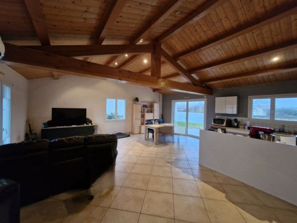 A vendre MAISON  4 PIECES 105 M2  SAINT URBAIN