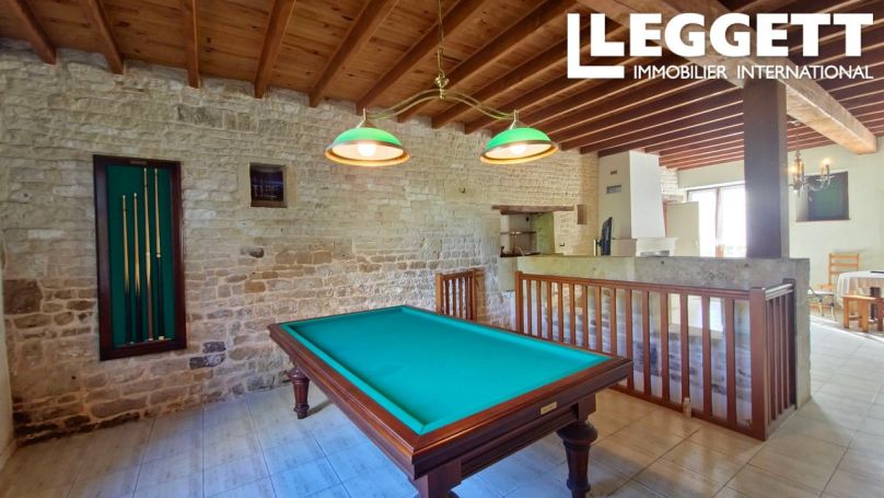 A louer LONGèRE  10 PIECES 270 M2  BENET