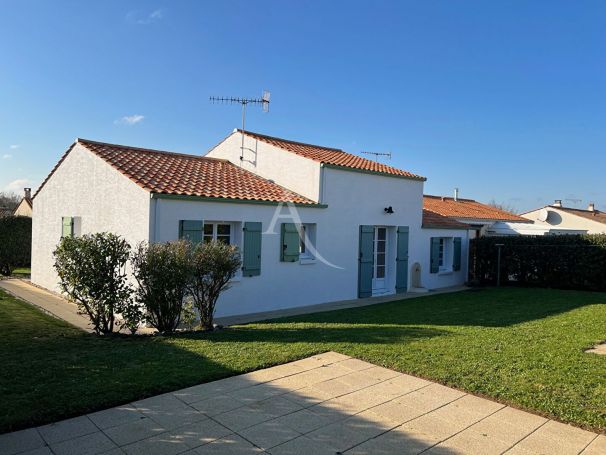 A vendre MAISON  4 PIECES 86 M2 BORD DE MER LONGEVILLE SUR MER