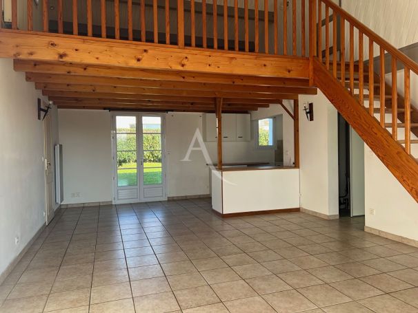 A vendre MAISON  4 PIECES 86 M2 BORD DE MER LONGEVILLE SUR MER