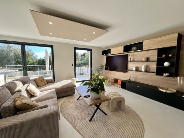 A vendre MAISON  6 PIECES 175 M2 BORD DE MER SAINT AYGULF
