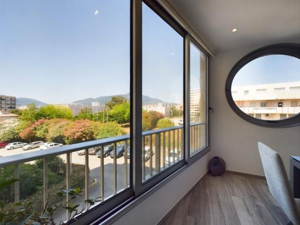 A vendre APPARTEMENT T4 124 M2 BORD DE MER AJACCIO