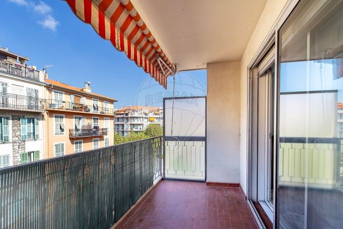 A vendre APPARTEMENT DE PRESTIGE T3 83 M2 TERRASSE BORD DE MER NICE