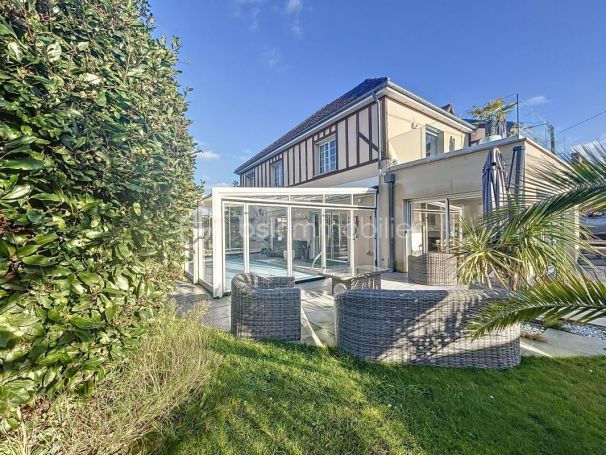A louer MAISON  7 PIECES 227 M2 BORD DE MER OUISTREHAM