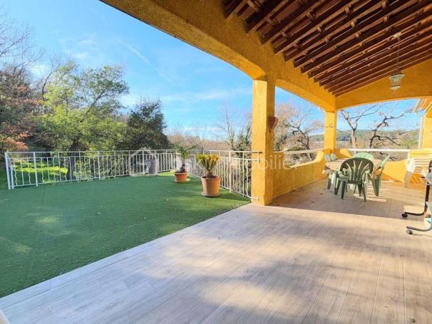 A louer MAISON  7 PIECES 187 M2  GONFARON