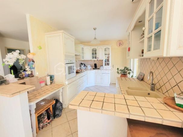 A louer MAISON  7 PIECES 187 M2  GONFARON