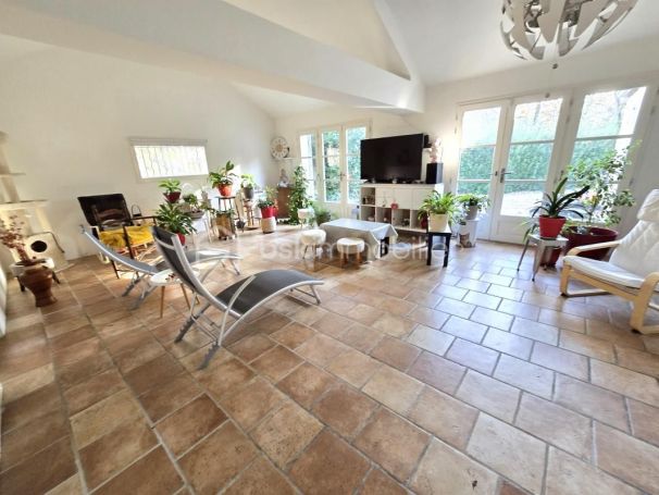 A louer MAISON  7 PIECES 200 M2  PONT SAINT ESPRIT