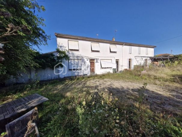 A louer LONGèRE  10 PIECES 337 M2  SAINT MARTIN DU PUY