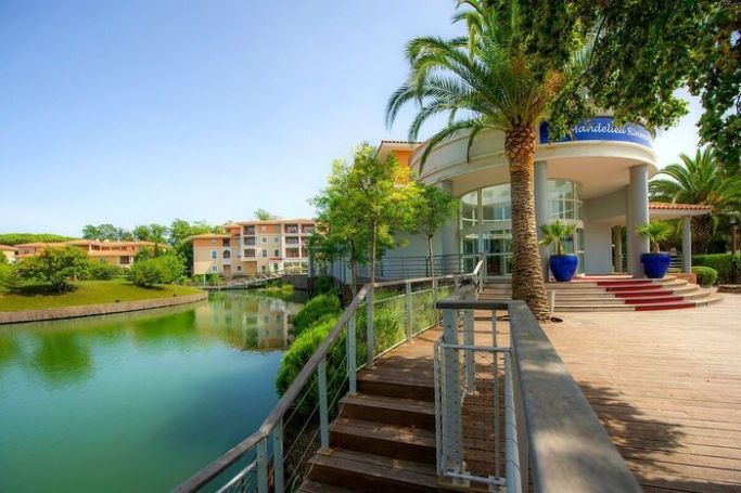 A louer APPARTEMENT T2 35 M2 BORD DE MER MANDELIEU LA NAPOULE