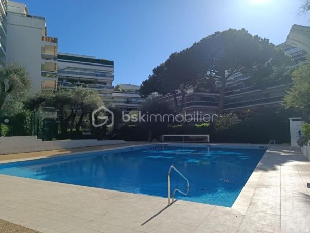 A louer APPARTEMENT T2 43 M2 TERRASSE BORD DE MER ANTIBES